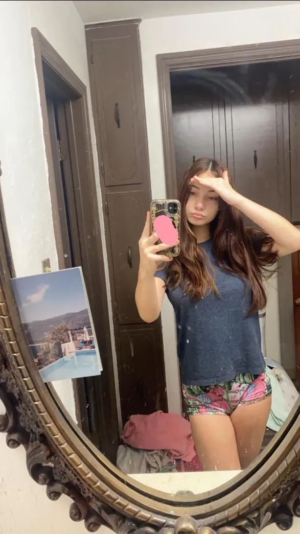 Could your 18f step sis send you even naughtier pics?