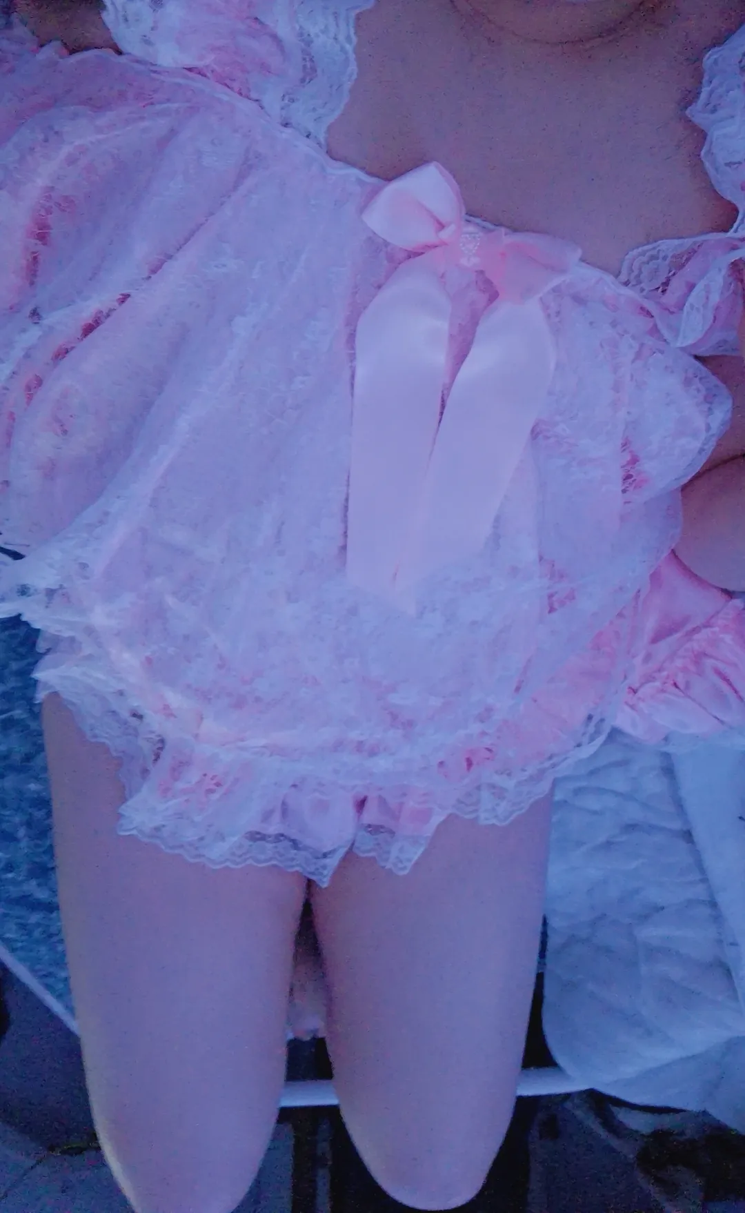 I need help figuring out my makeup hehe I'm not the smartest:3