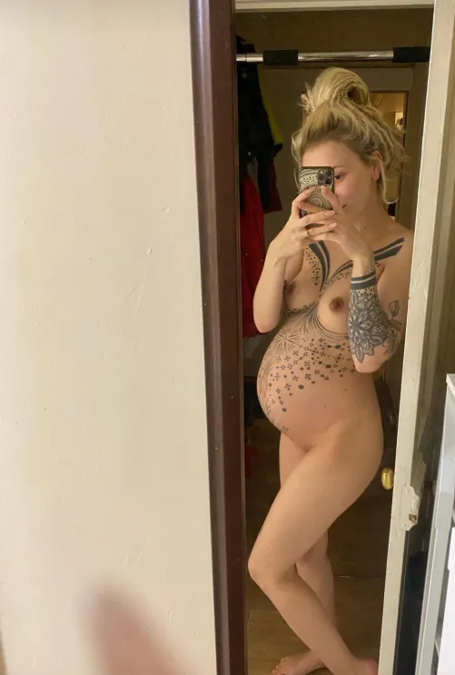 Last picture before delivery, would you have fucked me 