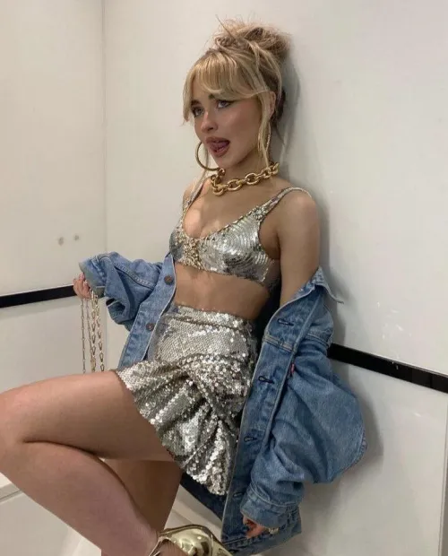 Love her hair in this