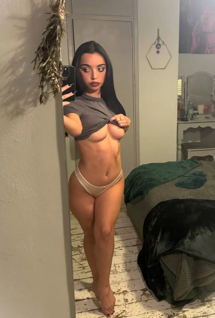 my little ribs with a touch of underboob