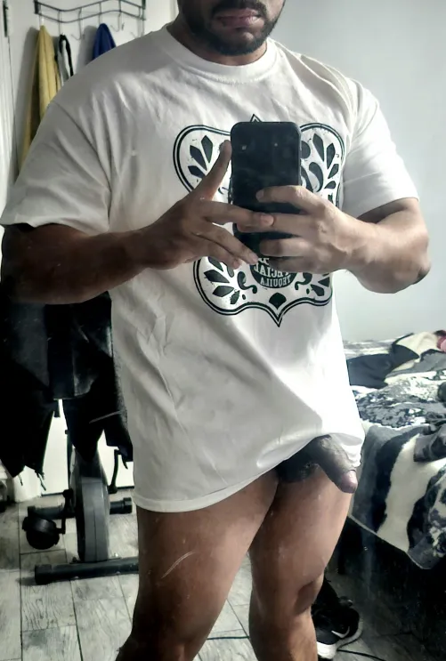 This shirt is too big on me. [36]