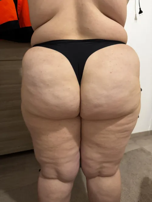 Vous aimez toujours mon énorme cul ?