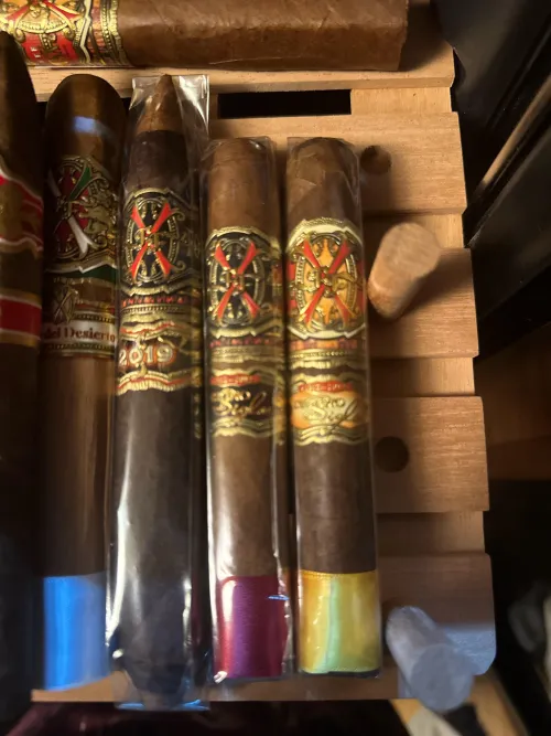 What’s are the differences between these 2 cigars?