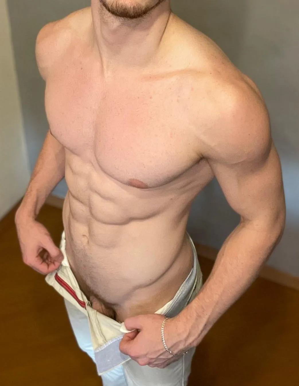 When I think about gay wrestling, I don't want strong guys, but rather those who are older and physically weaker than me, but who know how to fight and can defeat me with a sleeper hold, even though I'm bigger and stronger...