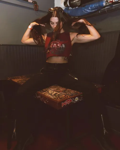 who wants to fuck her on this table?