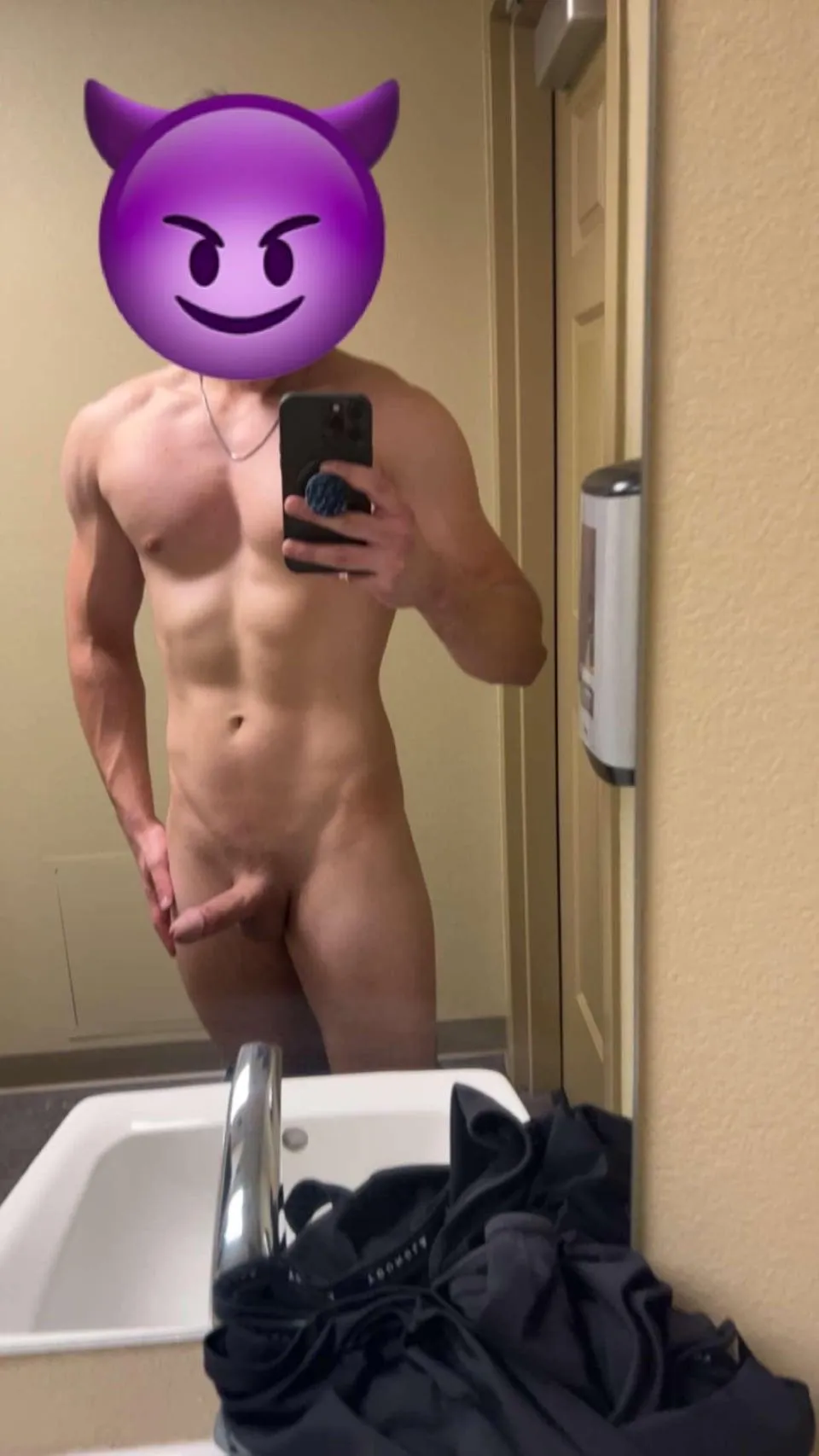 22 M4F Anyone down for fun on 28th street?
