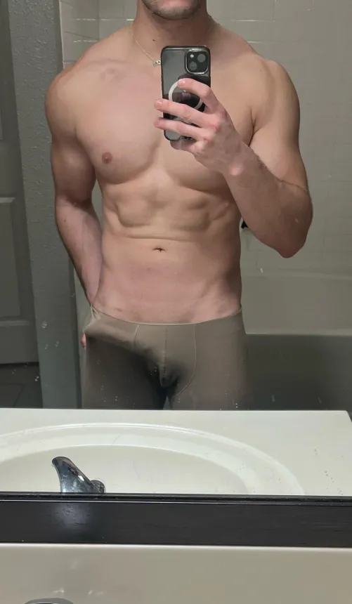 25[M4F] Personal trainer needing a woman to work me out