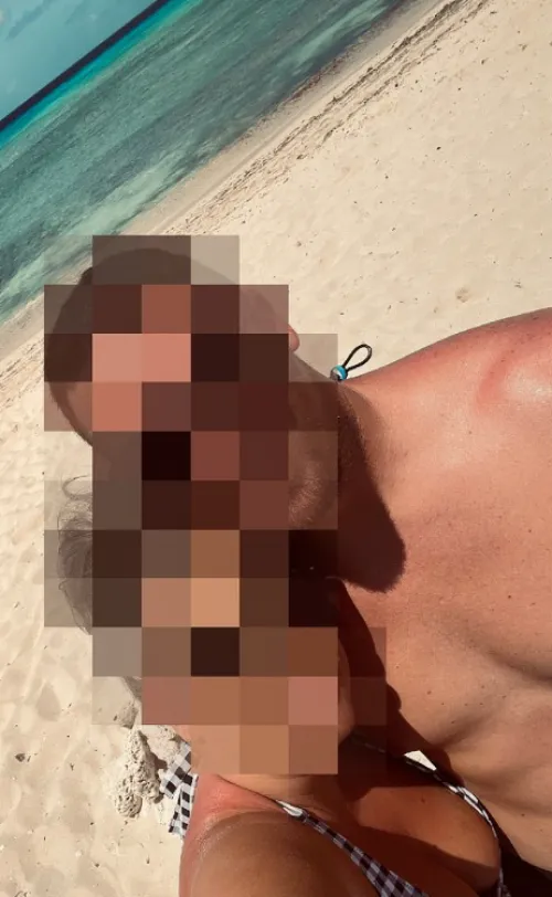 Attractive, clean, no drama, and chill happily married couple looking for single f or possibly couple. Ideally we’d like to meet for drinks and see if we all vibe, and go from there. Shoot us a DM if interested [38/34][Dawsonville][MF4F]