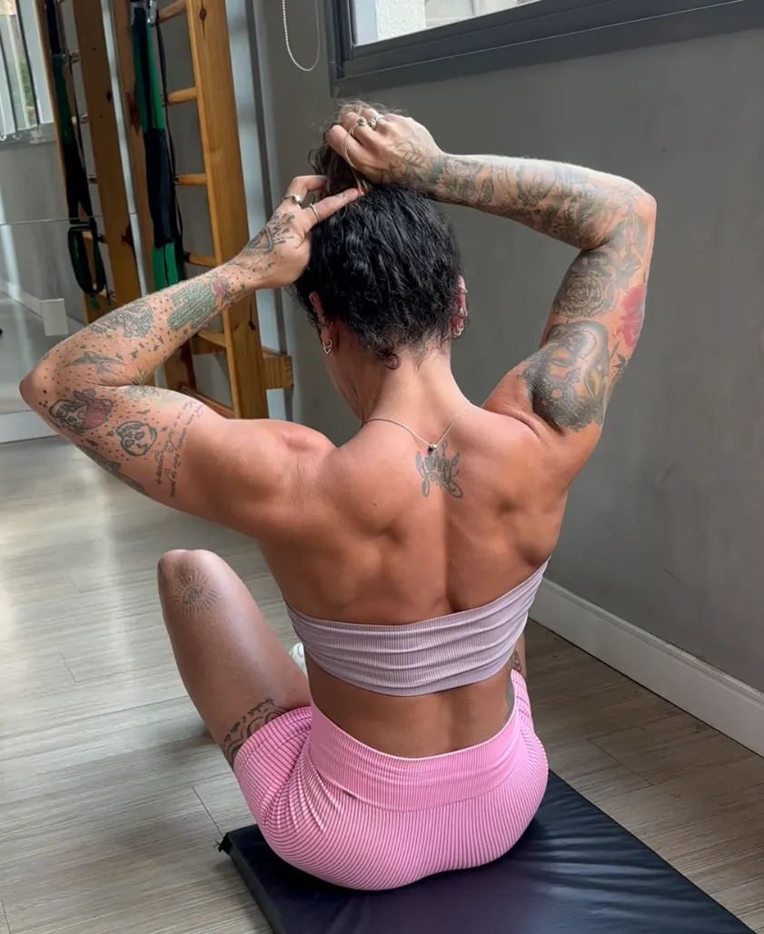 do you like girls with a strong back (OC)