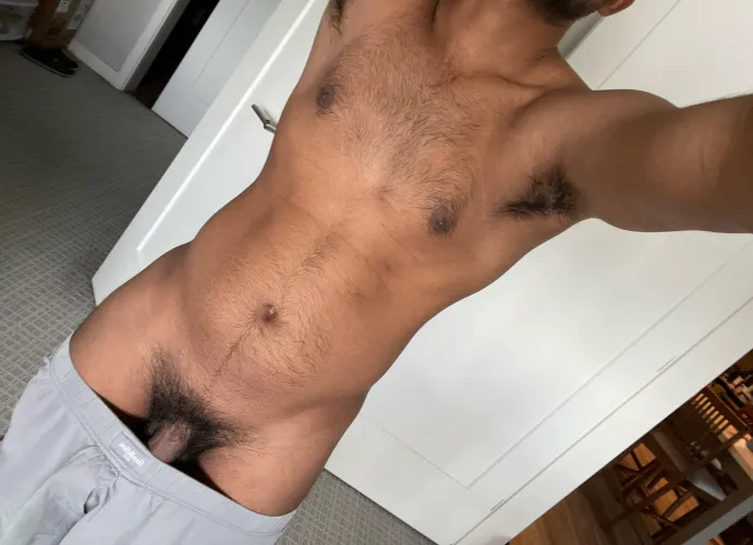 29 year old straight man here. Open to messing around online, and potentially IRL. 