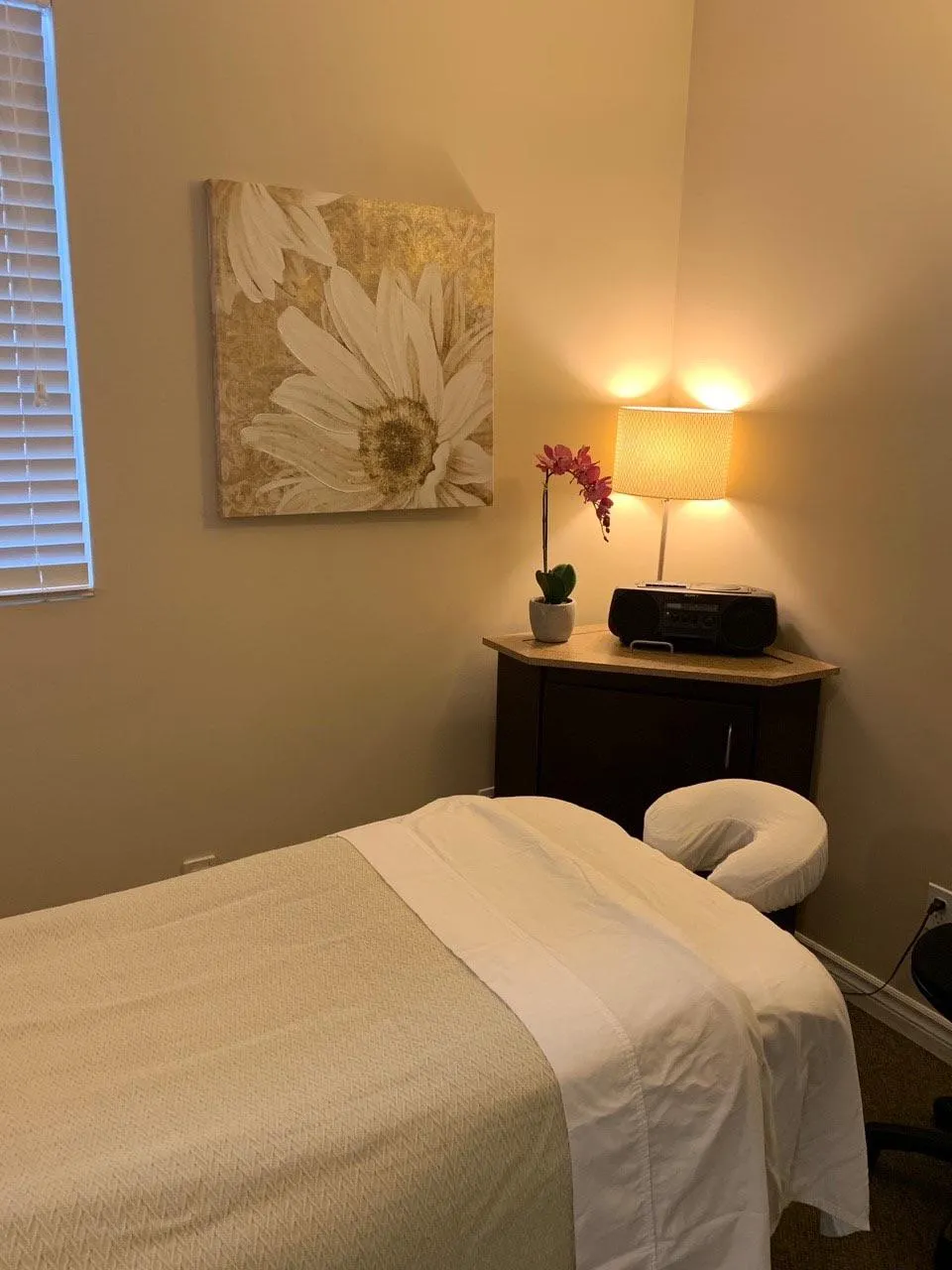 30 [M4M] #Tampa - I have a massage table and do massages for straight guys. Looking to massage cute fit straight guy. Pm me