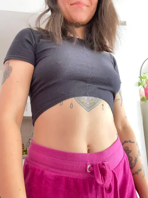 Cutie bun with a short top