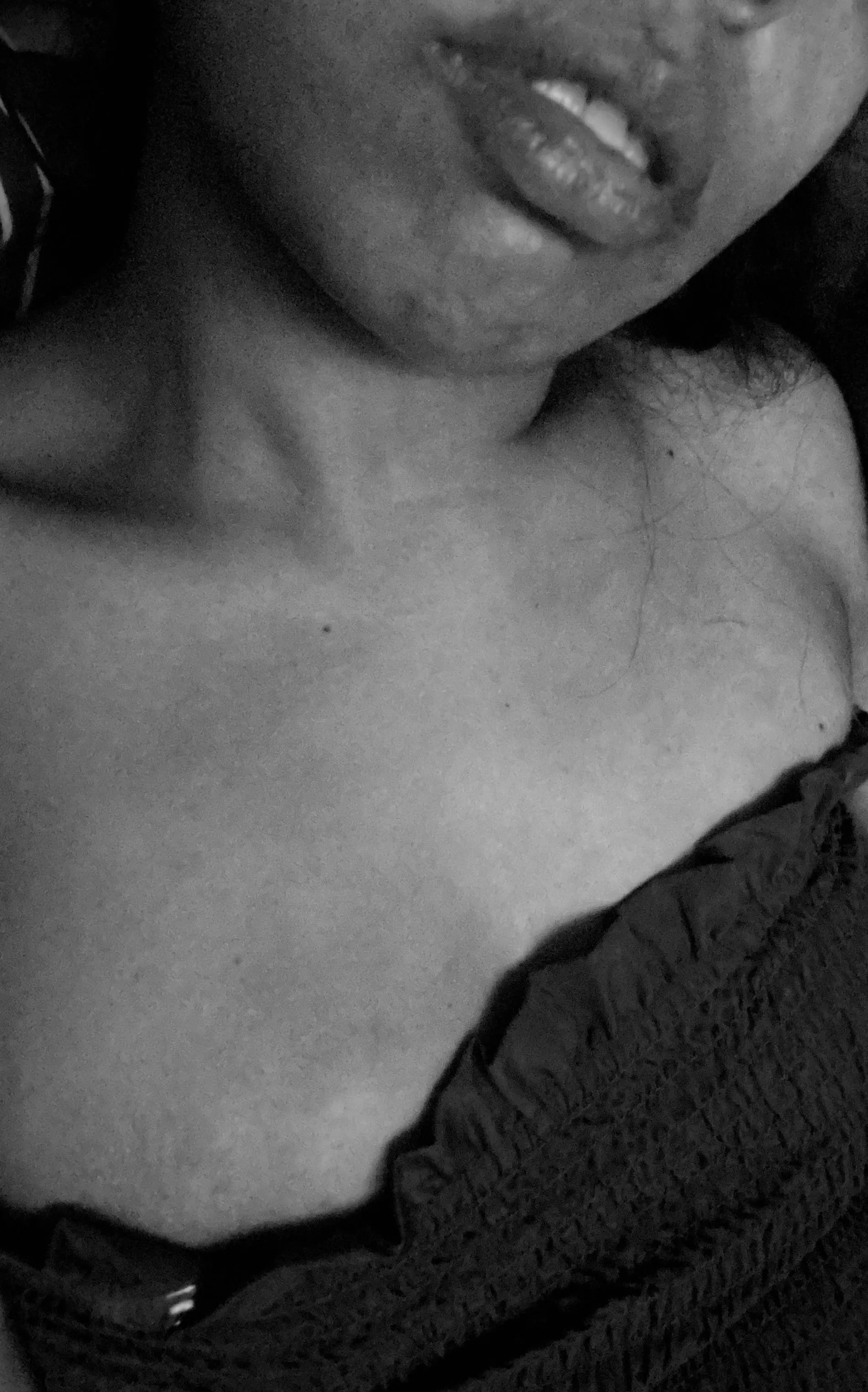 [f] It’s sunday and she very lazy to get outta bed