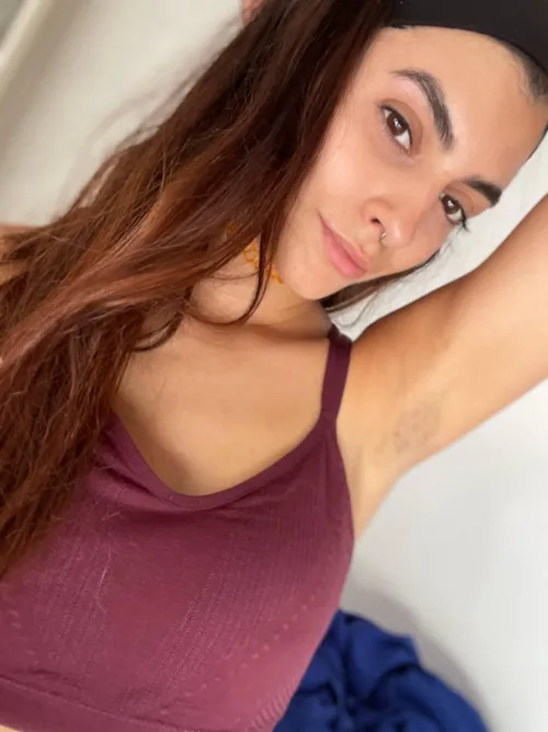 I little stubble armpit never hurt no one, right? hehe