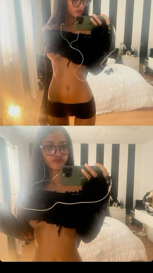 Lowrise + underboob peeking