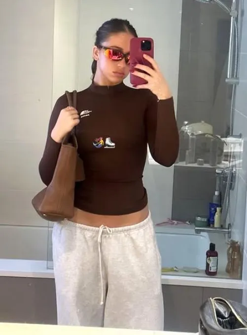 Mirror selfie | IG December 2024