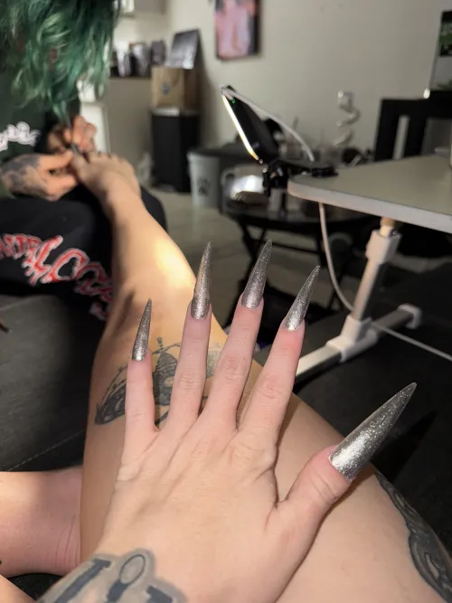 New nails, with toes to match. 