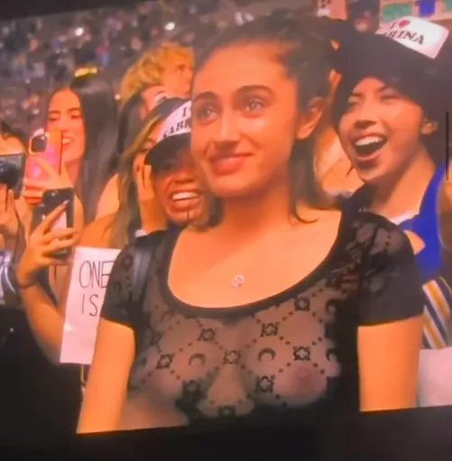 Rachel Anne Sennott at Sabrina Carpenter concert 