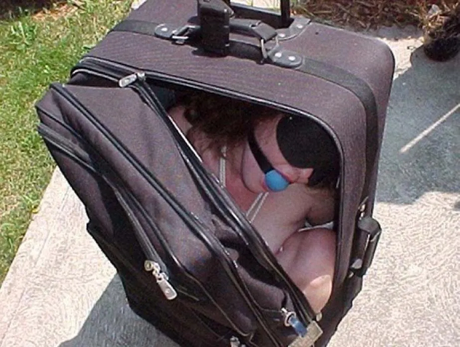 Someone should close the bag to avoid losing any property  