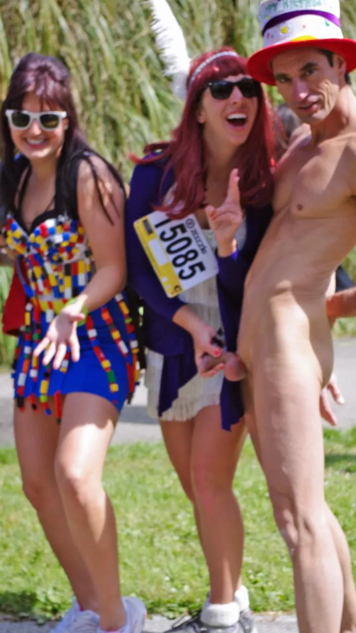 The funnest CFNM is in public!