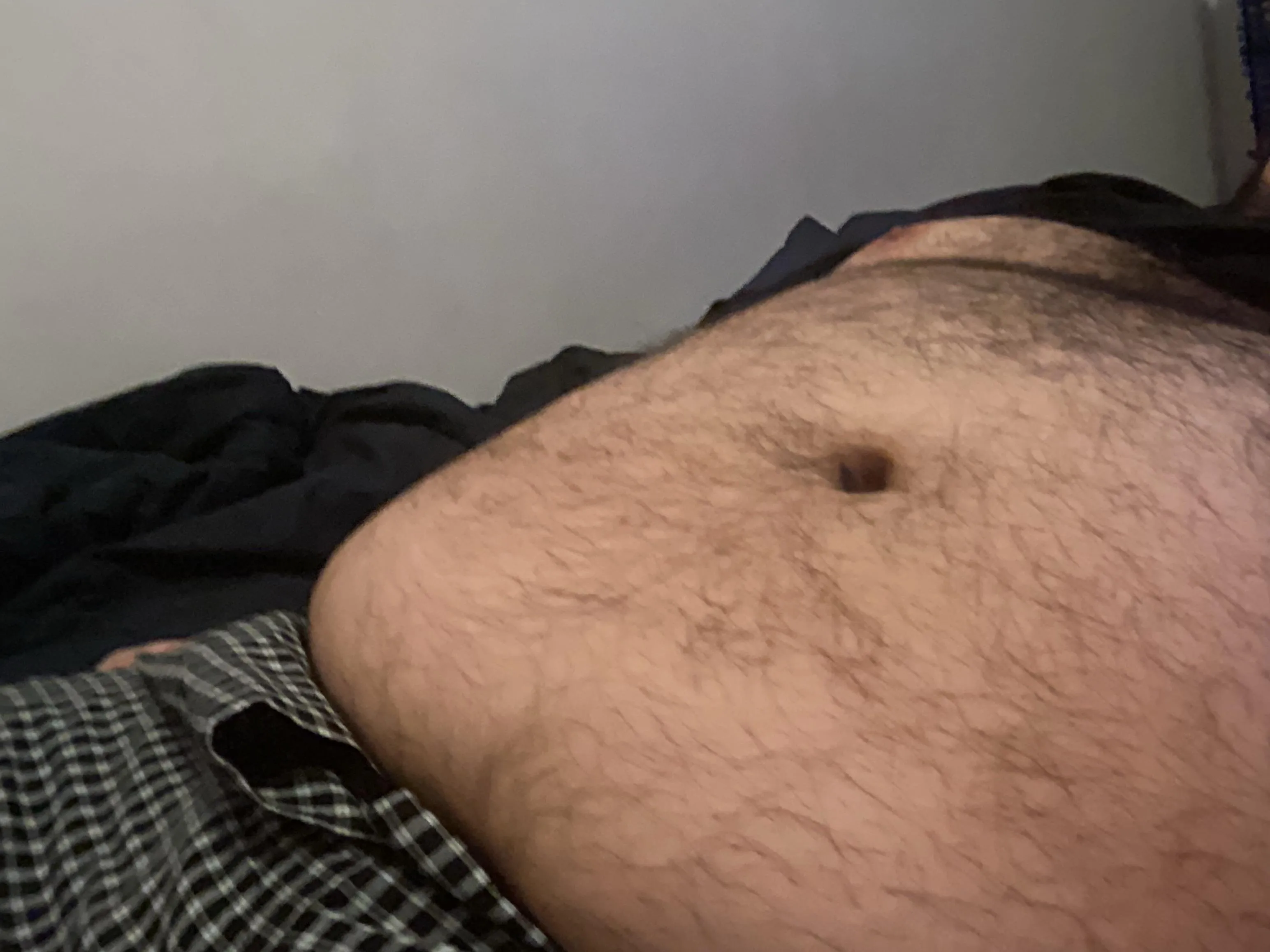 34m do any 18+ yr old girls love bigger guys and agegaps?