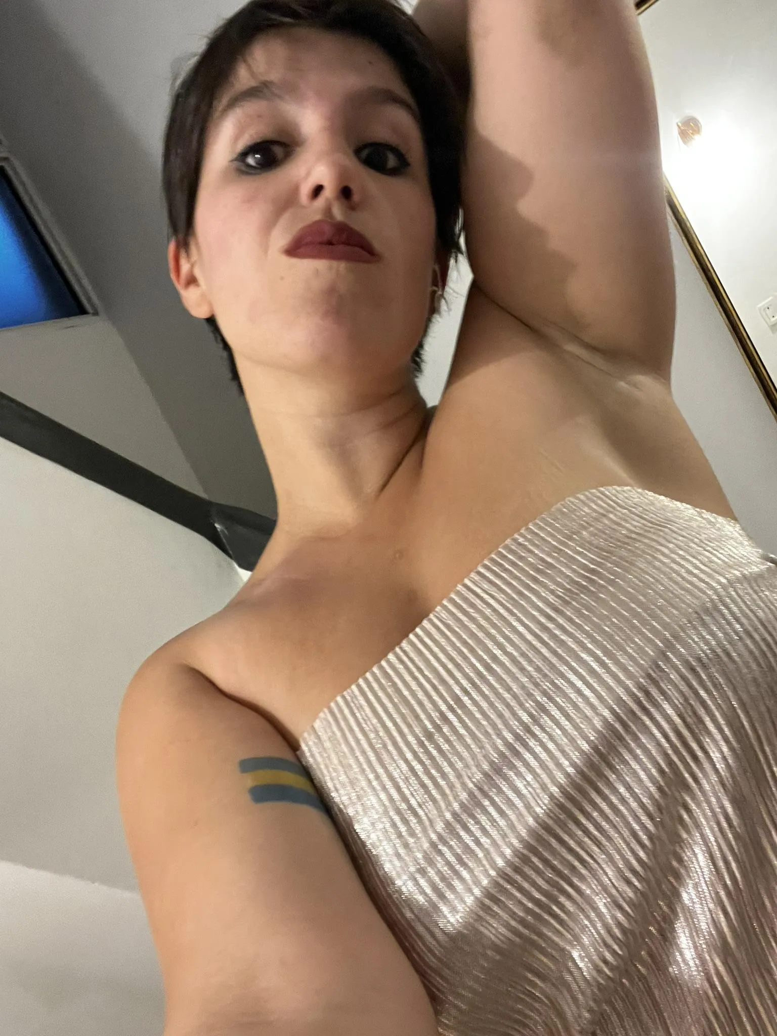 A good lipstick and soft armpits are the best combination