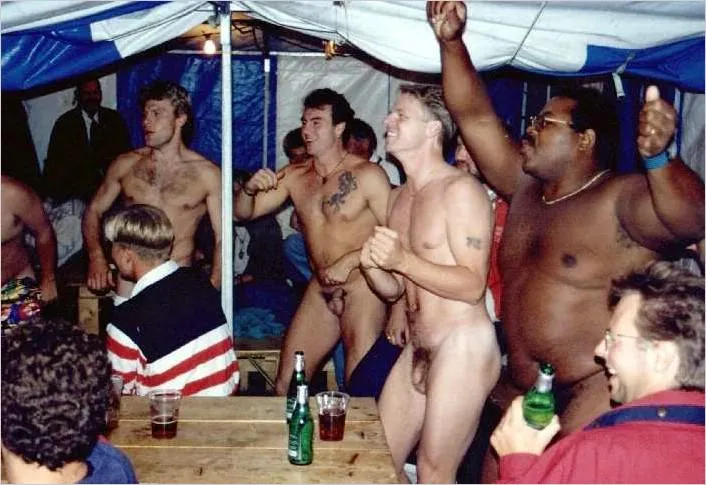 Clothing optional party