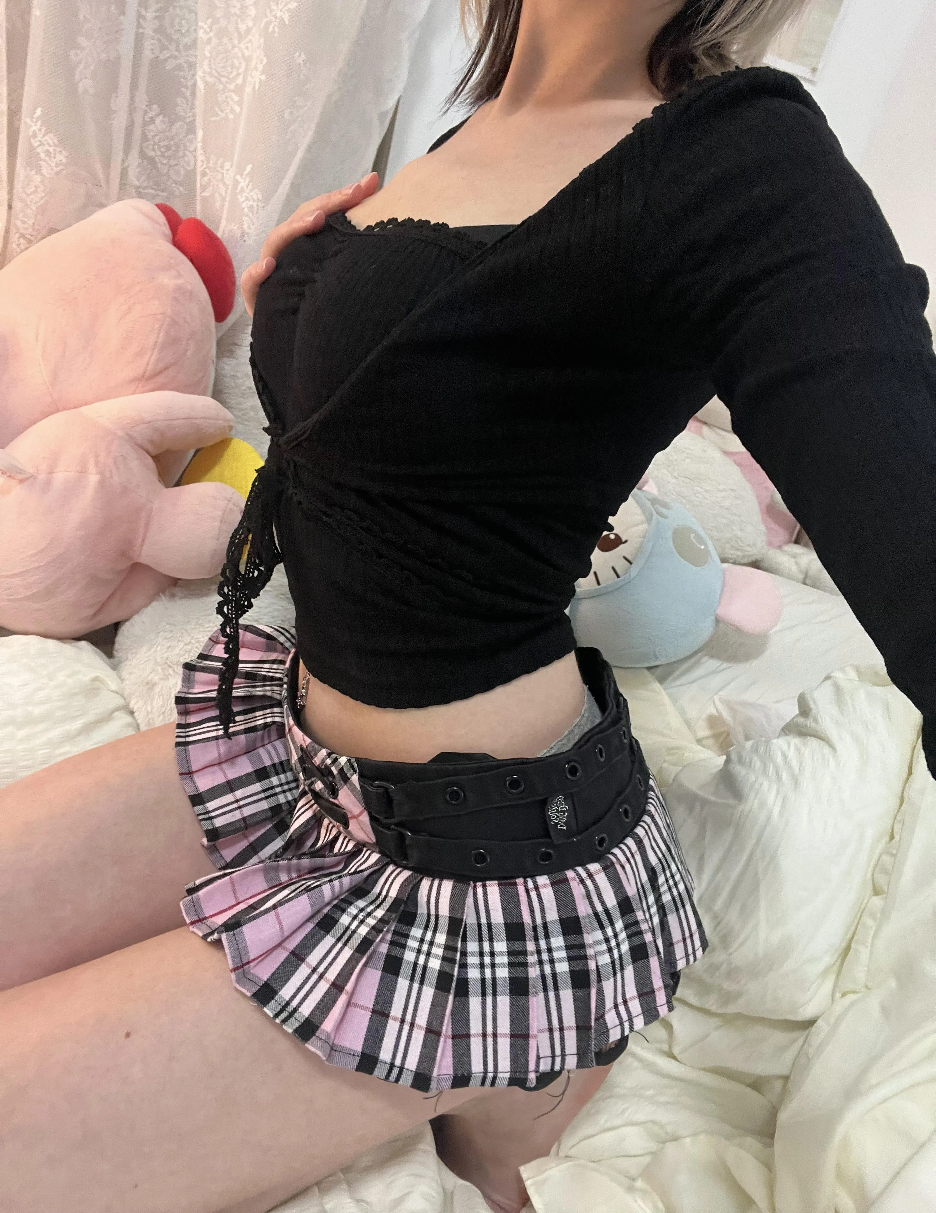 does this plaid skirt make me look extra charming?