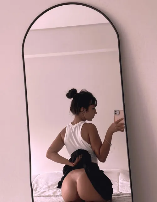 [f] I feel embarrassed about my ass :C
