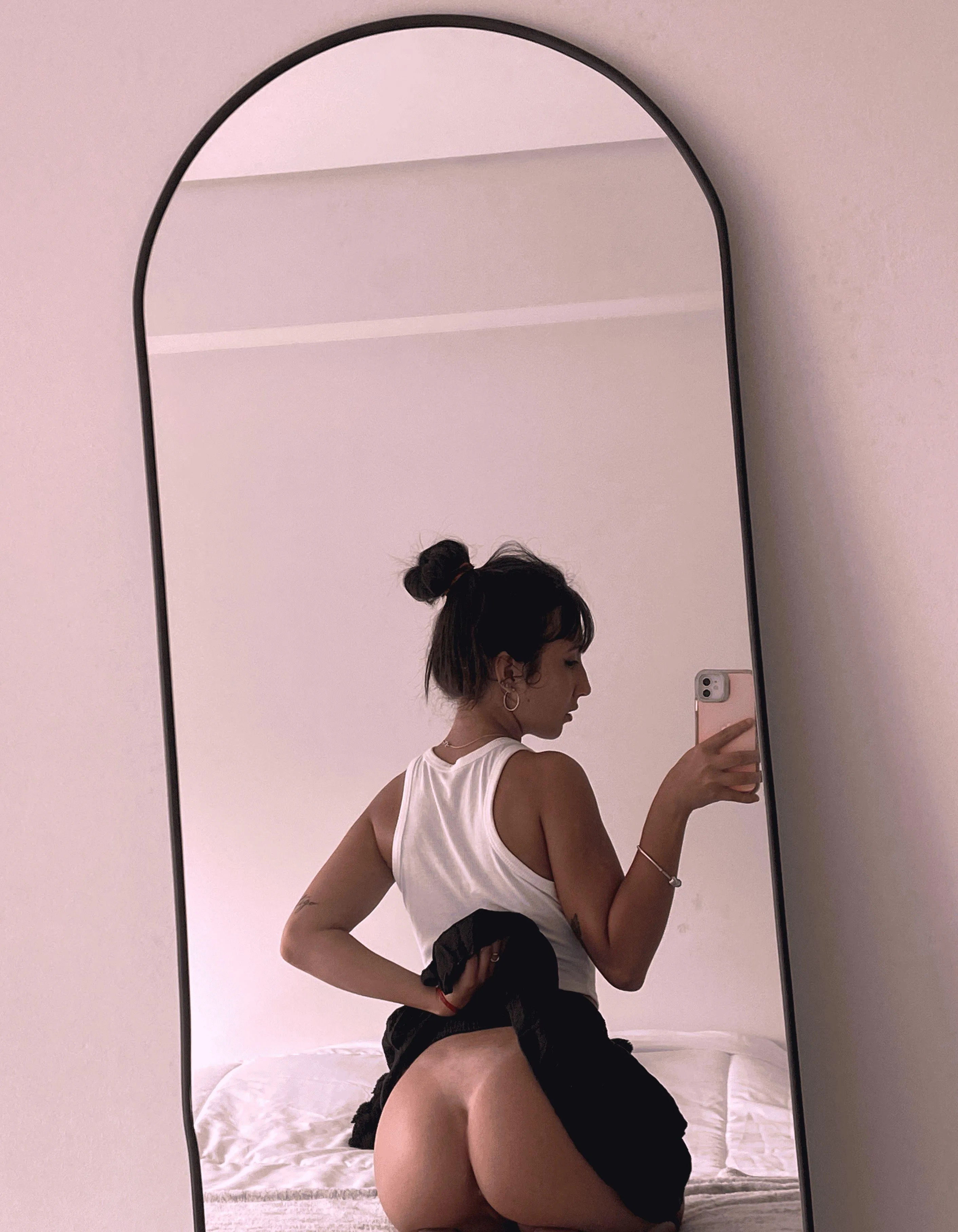 [f] I feel embarrassed about my ass :C
