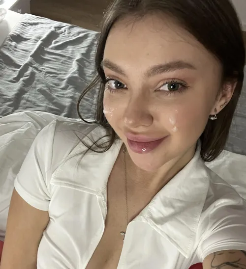 I confess that I like to get my cum all over my face