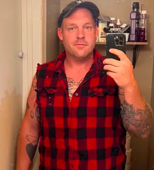 Lookin for a bro to hit the bar with..