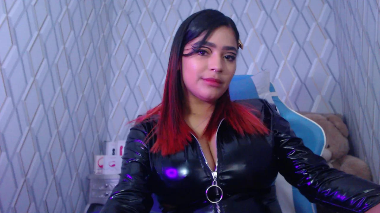 [NicolleTaylor] is you perfect busty babe in LATEX!