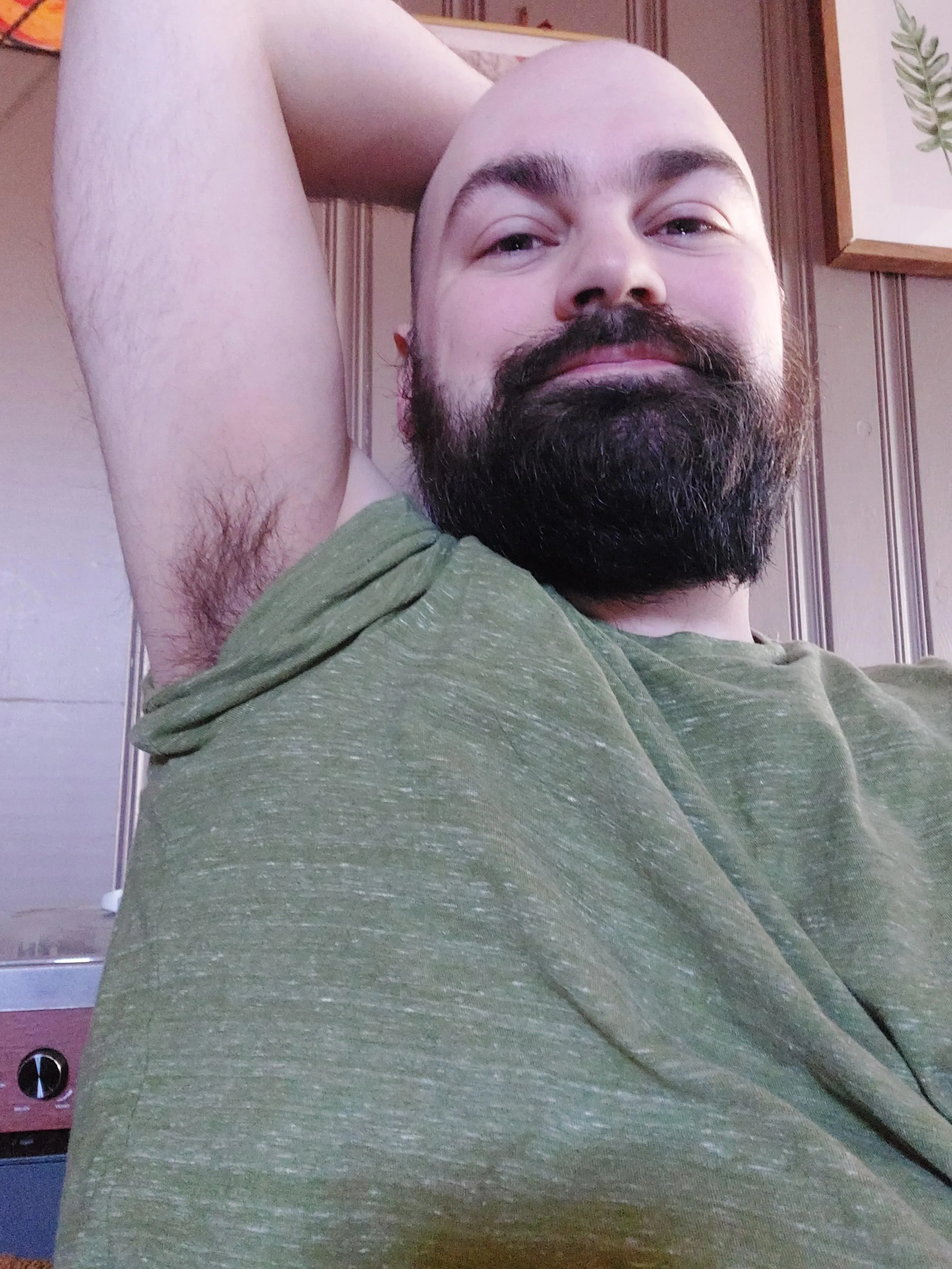 Was thinking about hairy pits and buttholes. If you have hairy pits and a butthole hmu.