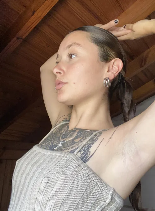 What's your first move: Smell, lick, or lotion?