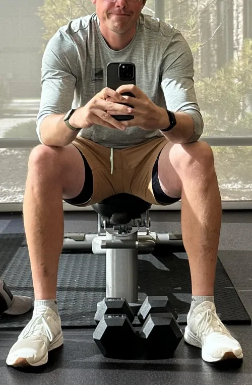 6’6” 34M Tall and Strong Looking for my Kinky Queen