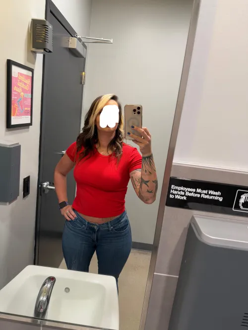 Hot wife alert, spotted out in the wild 