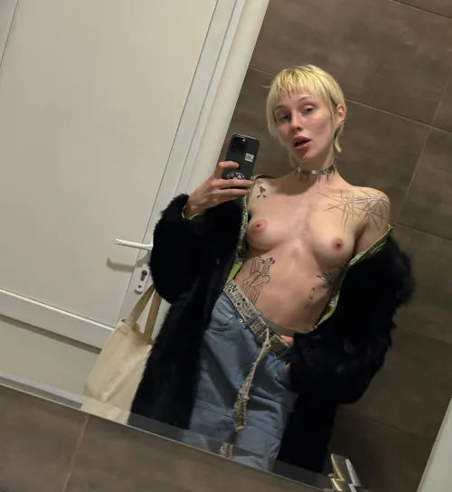 I like to take selfies in front of the mirror with my tits bare