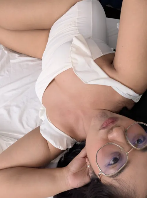 I'm just a horny girl that wants to make you horny too.