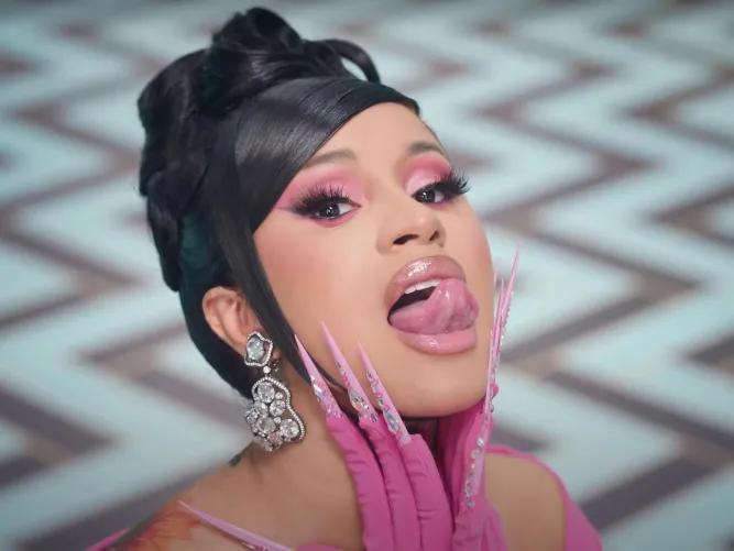 look at her beautiful tongue 