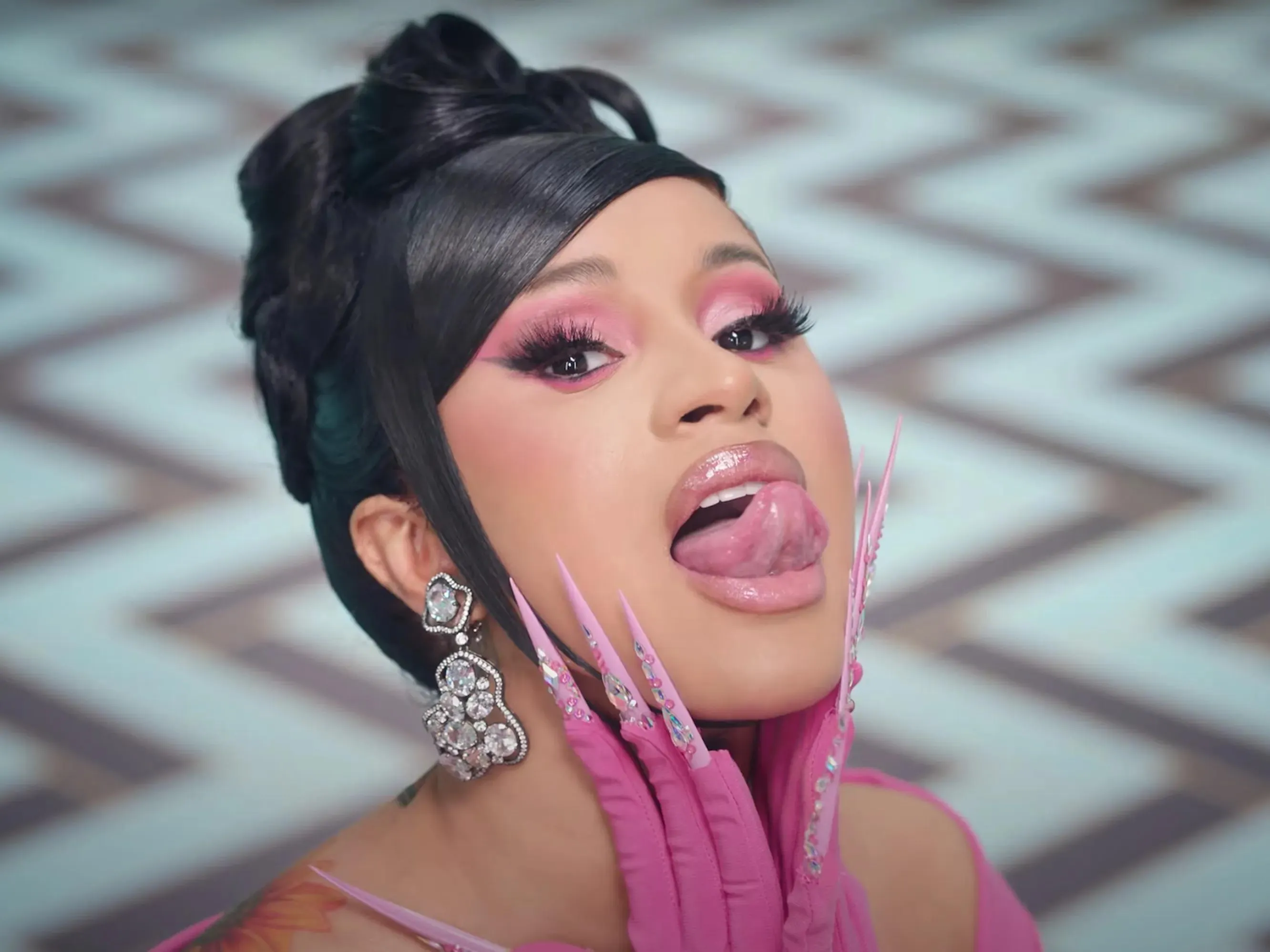 look at her beautiful tongue 