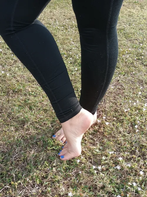 Suckable toes, lickable soles