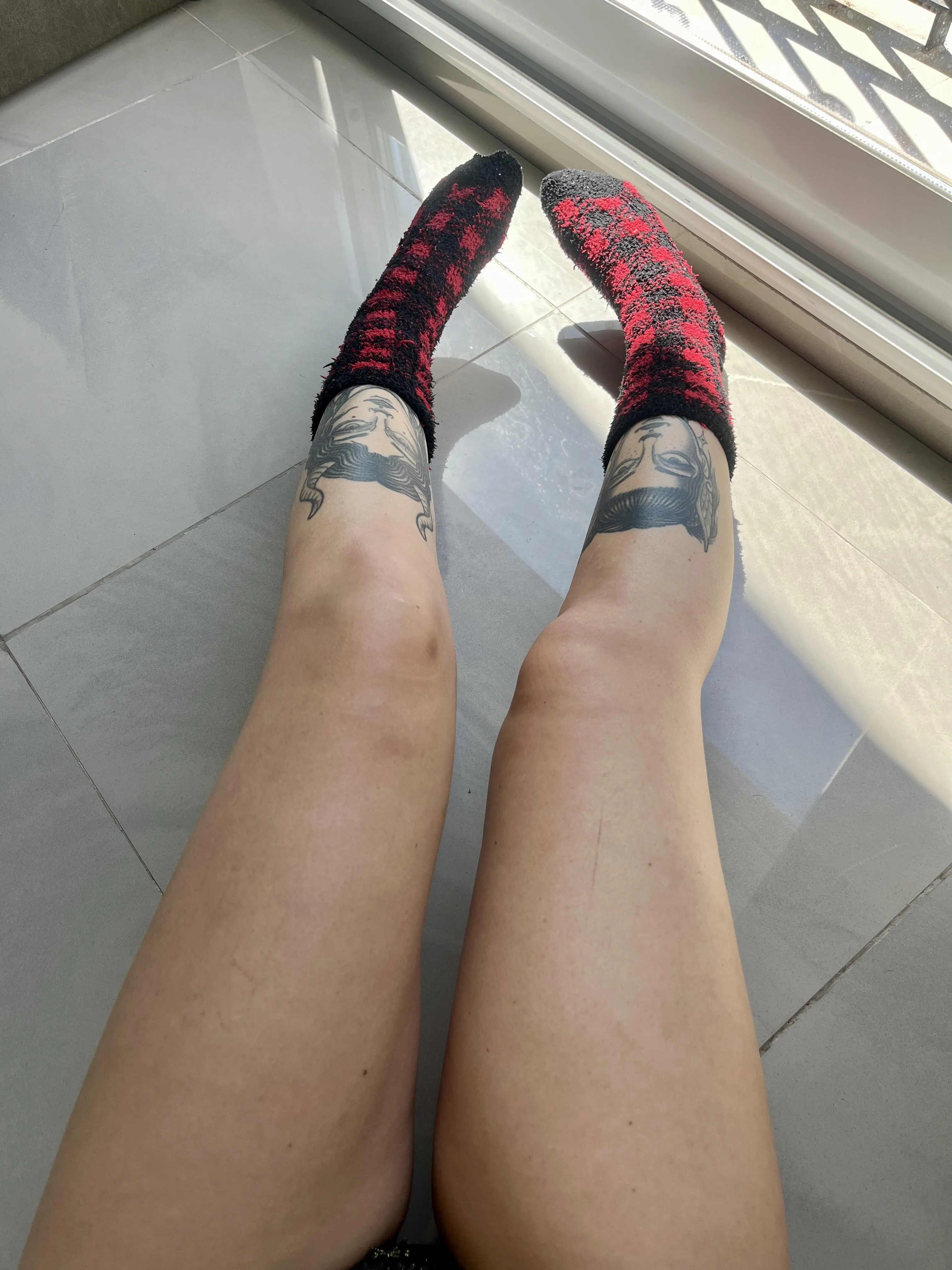 These nerdy legs I want you to spread