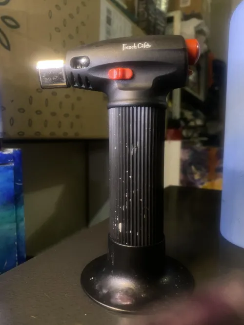 What is the little silver spring loaded button thingy do? Anyone know?