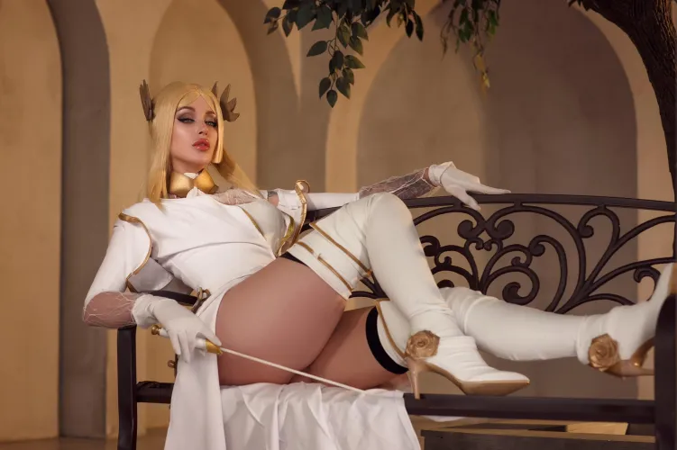 Commander White from Nier: Automata by Lera Himera