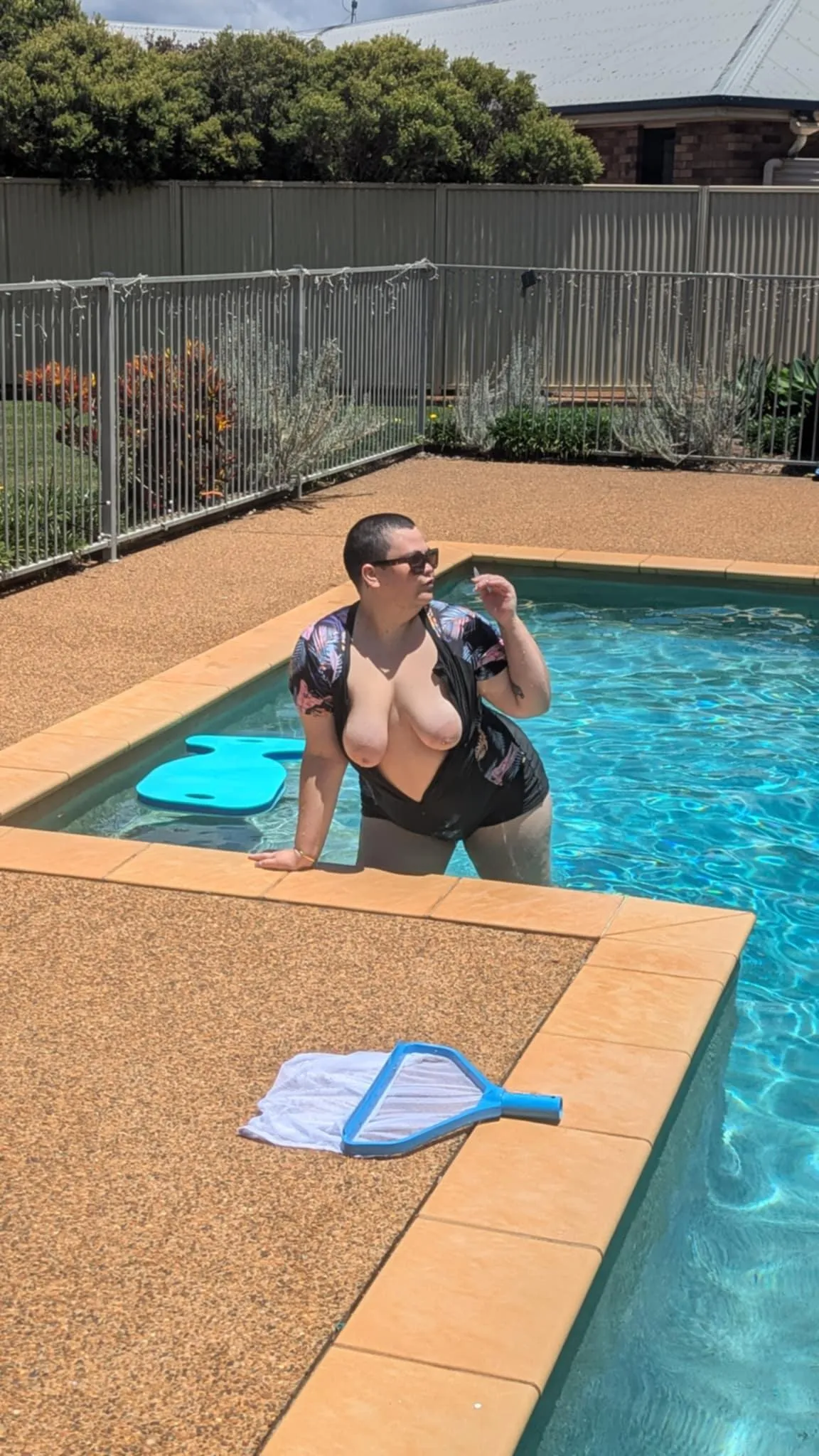 Forgot to zip up so now my tits are sunkissed x