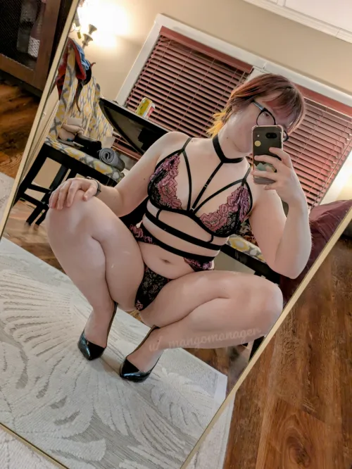 It's a slutty selfie kind of day