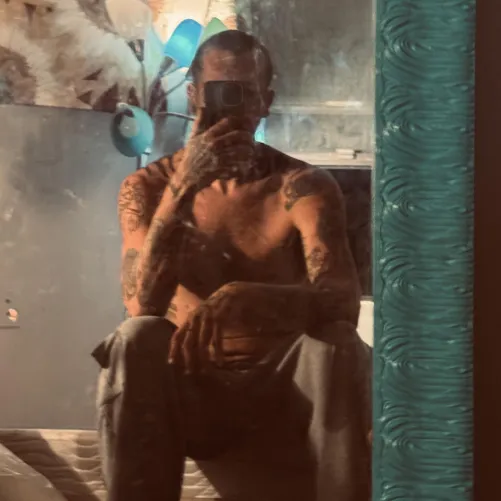 Spun asf so here’s a Dirty mirror selfie 101 