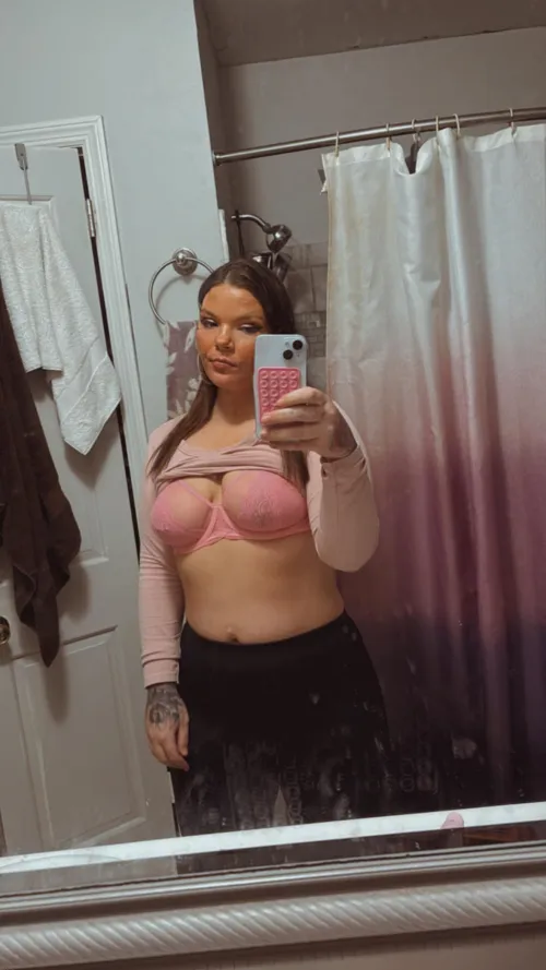 Who’s down to make content together? I’m willing to travel, any takers?